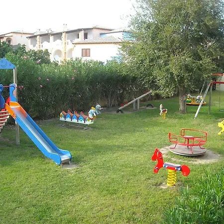 Il Borgo 3* אורוסיי